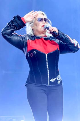 ABB 80SCHLAGER -Kim Wilde Saengerin auf der Buehne bei der Open Air Show die 80er LIVE im Volksparkstadion Hamburg am 18.07.2026 Hamburg Deutschland *** ABB 80s HIT Kim Wilde, singer on stage at the 80s LIVE open-air show at the Volksparkstadion in Hamburg on July 18, 2026, Hamburg, Germany
