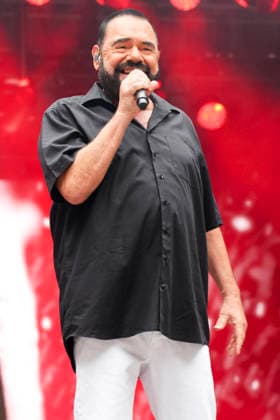 ABB 80SCHLAGER -Alphaville Marian Gold Saenger auf der Buehne bei der Open Air Show die 80er LIVE im Volksparkstadion Hamburg am 18.07.2026 Hamburg Deutschland *** ABB 80s HIT Alphaville s lead singer Marian Gold on stage at the The 80s LIVE open-air concert at the Volksparkstadion in Hamburg on July 18, 2026, Hamburg, Germany