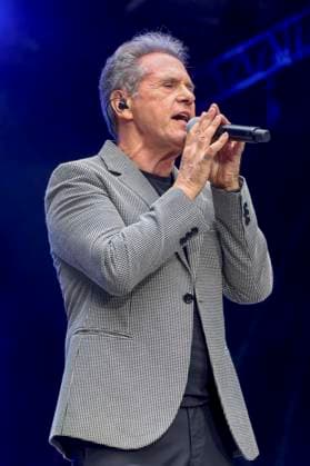 ABB 80SCHLAGER - Gazebo Saenger auf der Buehne bei der Open Air Show die 80er LIVE im Volksparkstadion Hamburg am 18.07.2026 Hamburg Deutschland *** ABB 80SCHLAGER Gazebo Saenger on stage at the The 80s LIVE open-air show at the Volksparkstadion in Hamburg on July 18, 2026, Hamburg, Germany