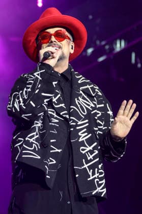 ABB 80SCHLAGER- Boy George Saenger auf der Buehne bei der Open Air Show die 80er LIVE im Volksparkstadion Hamburg am 18.07.2026 Hamburg Deutschland *** ABB 80s HIT Boy George, singer on stage at the 80s LIVE open-air show at the Volksparkstadion in Hamburg on July 18, 2026, Hamburg, Germany