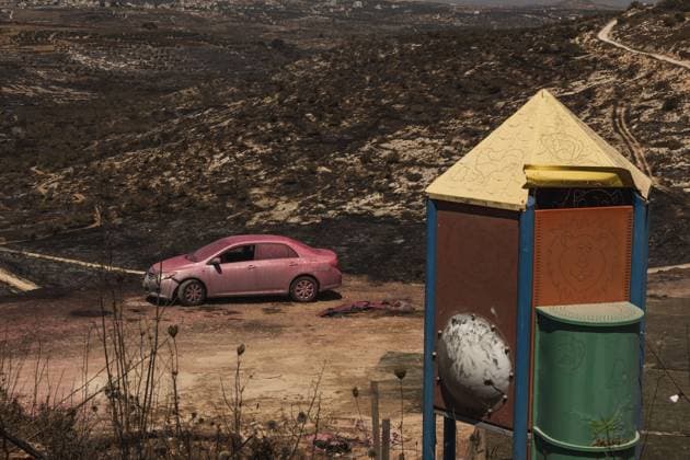 Major wildfire destroys homes near Havat Gilad in the West Bank HAVAT GILAD, WEST BANK JULY 19, 2026: Firefighters battle a wildfire near Havat Gilad in the occupied West Bank after a blaze rapidly spread through dry vegetation, destroying about 30 structures, including homes and businesses. Israeli authorities said they were investigating the incident as a suspected nationalist-motivated arson attack after a person allegedly threw a burning object from a moving vehicle. Two emergency responders were injured. West Bank, Havat Gilad PS Copyright: x xHilelxbenxorx xJNAxPressx