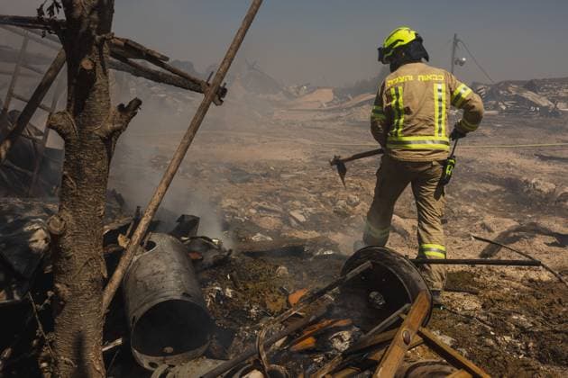 Major wildfire destroys homes near Havat Gilad in the West Bank HAVAT GILAD, WEST BANK JULY 19, 2026: Firefighters battle a wildfire near Havat Gilad in the occupied West Bank after a blaze rapidly spread through dry vegetation, destroying about 30 structures, including homes and businesses. Israeli authorities said they were investigating the incident as a suspected nationalist-motivated arson attack after a person allegedly threw a burning object from a moving vehicle. Two emergency responders were injured. West Bank, Havat Gilad PS Copyright: x xHilelxbenxorx xJNAxPressx