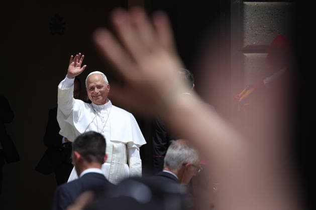 IPA86804906 - CASTEL GANDOLFO (RM) - Italy, July 19, 2026: Pope Leo XIV leads the Angelus prayer from the papal residence overlooking Piazza della LibertÃ in Castel Gandolfo, addressing the faithful and pilgrims who have come from various locations to participate in the traditional Sunday event. At the conclusion of the prayer, the Pontiff greets those present and imparts the apostolic blessing.  Copyright: xmarcoxiacobuccix xmarcoxiacobuccix 86804906