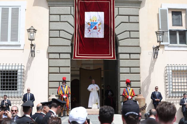 IPA86804894 - CASTEL GANDOLFO (RM) - Italy, July 19, 2026: Pope Leo XIV leads the Angelus prayer from the papal residence overlooking Piazza della LibertÃ in Castel Gandolfo, addressing the faithful and pilgrims who have come from various locations to participate in the traditional Sunday event. At the conclusion of the prayer, the Pontiff greets those present and imparts the apostolic blessing.  Copyright: xmarcoxiacobuccix xmarcoxiacobuccix 86804894