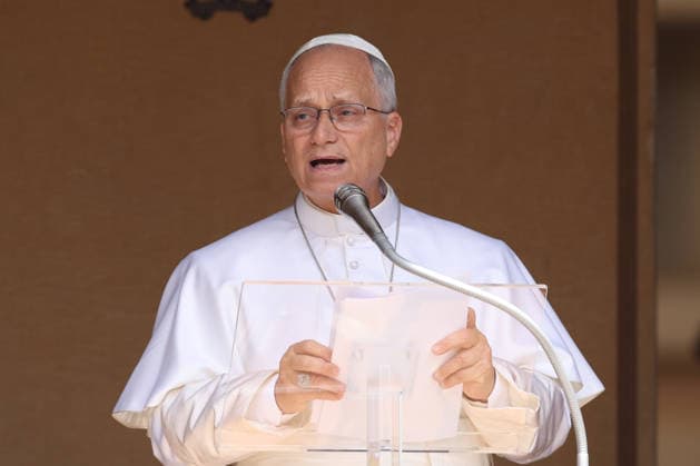 IPA86804940 - CASTEL GANDOLFO (RM) - Italy, July 19, 2026: Pope Leo XIV leads the Angelus prayer from the papal residence overlooking Piazza della LibertÃ in Castel Gandolfo, addressing the faithful and pilgrims who have come from various locations to participate in the traditional Sunday event. At the conclusion of the prayer, the Pontiff greets those present and imparts the apostolic blessing.  Copyright: xmarcoxiacobuccix xmarcoxiacobuccix 86804940
