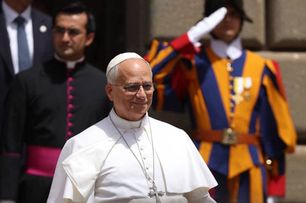 IPA86804986 - CASTEL GANDOLFO (RM) - Italy, July 19, 2026: Pope Leo XIV leads the Angelus prayer from the papal residence overlooking Piazza della LibertÃ in Castel Gandolfo, addressing the faithful and pilgrims who have come from various locations to participate in the traditional Sunday event. At the conclusion of the prayer, the Pontiff greets those present and imparts the apostolic blessing.  Copyright: xmarcoxiacobuccix xmarcoxiacobuccix 86804986
