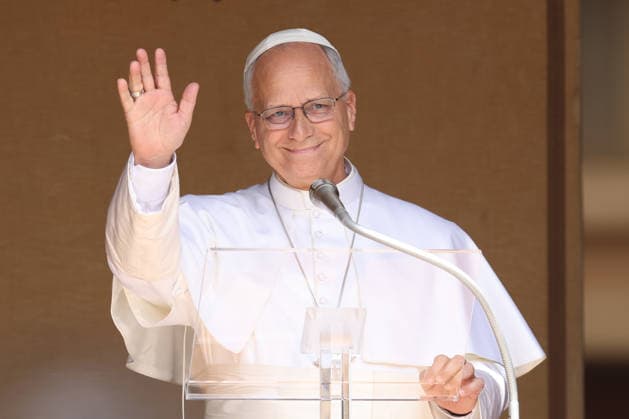 IPA86804915 - CASTEL GANDOLFO (RM) - Italy, July 19, 2026: Pope Leo XIV leads the Angelus prayer from the papal residence overlooking Piazza della LibertÃ in Castel Gandolfo, addressing the faithful and pilgrims who have come from various locations to participate in the traditional Sunday event. At the conclusion of the prayer, the Pontiff greets those present and imparts the apostolic blessing.  Copyright: xmarcoxiacobuccix xmarcoxiacobuccix 86804915