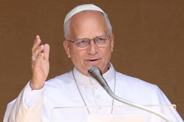IPA86804933 - CASTEL GANDOLFO (RM) - Italy, July 19, 2026: Pope Leo XIV leads the Angelus prayer from the papal residence overlooking Piazza della LibertÃ in Castel Gandolfo, addressing the faithful and pilgrims who have come from various locations to participate in the traditional Sunday event. At the conclusion of the prayer, the Pontiff greets those present and imparts the apostolic blessing.  Copyright: xmarcoxiacobuccix xmarcoxiacobuccix 86804933