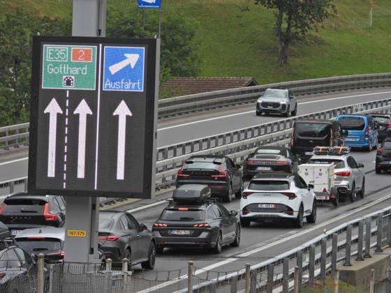 19.07.2026 Schweiz Sonntag ,Ferienbeginn, Sommerferien Bild . Stau vor dem Gotthardtunnel Nordportal, *** July 19, 2026, Switzerland, Sunday, start of summer vacation, photo: traffic jam in front of the northern portal of the Gotthard Tunnel, 