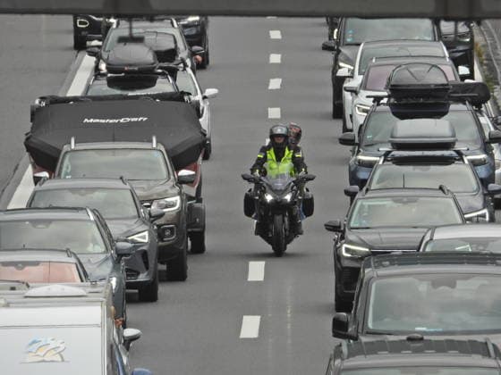 19.07.2026 Schweiz Sonntag ,Ferienbeginn, Sommerferien Bild . Stau vor dem Gotthardtunnel Nordportal, *** July 19, 2026, Switzerland, Sunday, start of summer vacation, photo: traffic jam in front of the northern portal of the Gotthard Tunnel, 