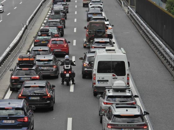 19.07.2026 Schweiz Sonntag ,Ferienbeginn, Sommerferien Bild . Stau vor dem Gotthardtunnel Nordportal, *** July 19, 2026, Switzerland, Sunday, start of summer vacation, photo: traffic jam in front of the northern portal of the Gotthard Tunnel, 