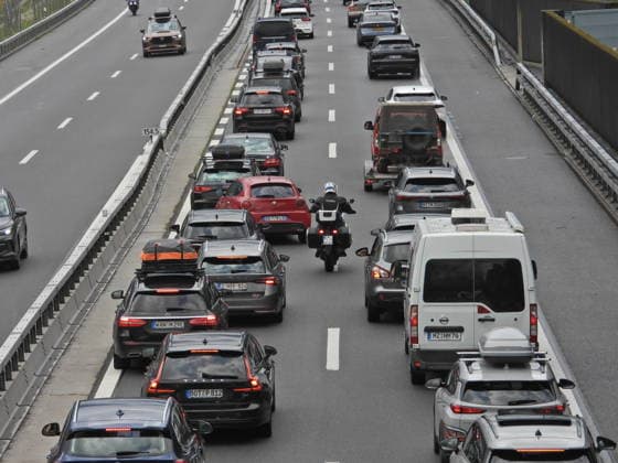 19.07.2026 Schweiz Sonntag ,Ferienbeginn, Sommerferien Bild . Stau vor dem Gotthardtunnel Nordportal, *** July 19, 2026, Switzerland, Sunday, start of summer vacation, photo: traffic jam in front of the northern portal of the Gotthard Tunnel, 