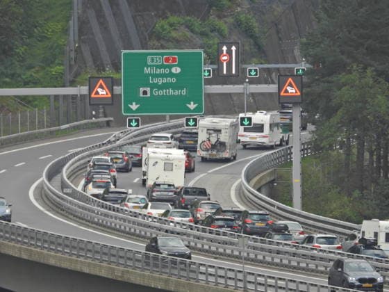 19.07.2026 Schweiz Sonntag ,Ferienbeginn, Sommerferien Bild . Stau vor dem Gotthardtunnel Nordportal, *** July 19, 2026, Switzerland, Sunday, start of summer vacation, photo: traffic jam in front of the northern portal of the Gotthard Tunnel, 