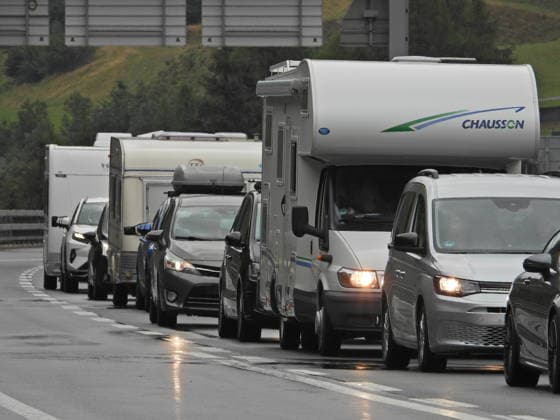 19.07.2026 Schweiz Sonntag ,Ferienbeginn, Sommerferien Bild . Stau vor dem Gotthardtunnel Nordportal, *** July 19, 2026, Switzerland, Sunday, start of summer vacation, photo: traffic jam in front of the northern portal of the Gotthard Tunnel, 