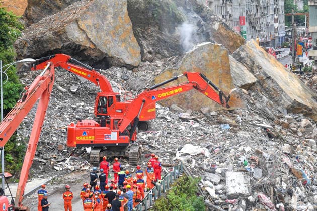 (260719) -- CHONGQING, July 19, 2026 -- Rescuers work at the site of a mountain collapse in Pengshui Miao and Tujia Autonomous County of Chongqing, southwest China, July 19, 2026. A rainfall-induced mountain collapse occurred at 9:08 a.m. on Friday in the Hanjia sub-district of Pengshui, burying more than 10 residential buildings, while leaving some local residents trapped and unaccounted for. China activated a Level-II national emergency response for geological disasters. Multiple rescue forces including emergency response, fire control and public security rushed to the scene and launched full-scale search and rescue operations, while local residents also volunteered to take part in the rescue efforts. ) CHINA-CHONGQING-PENGSHUI-MOUNTA 