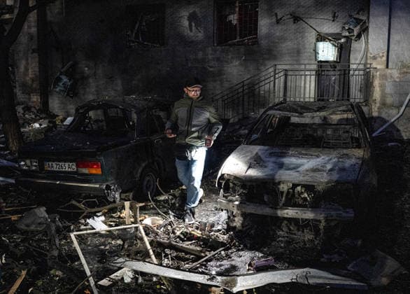 Russian army attacks Kyiv with ballistic missiles A man lights his way as he walks between two destroyed cars in the Solomianskyi district after a Russian attack on Kyiv, Ukraine, July 19, 2026. The Russian army launched a massive strike on the Ukrainian capital with ballistic missiles. According to preliminary data from the State Emergency Service of Ukraine, one person was killed and 15 were injured. Falling debris and fires were reported in five districts of the city, while an underpass near the Lukianivska metro station sustained a direct hit., Credit:Danylo Antoniuk Ukrinform Avalon Ukraine, Kyiv  Copyright: xDanyloxAntoniukx xUkrinformx xAvalonx 1117337037