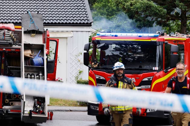 STOCKHOLM, SVERIGE 20260719 Det brinner i ett radhus i Norsborg i Botkyrka söder om Stockholm. Polisen misstänker att branden är anlagd. Ingen person har rapporterats skadad. STOCKHOLM SVERIGE x12260x *** STOCKHOLM, SWEDEN 20260719 A fire is burning in a townhouse in Norsborg, Botkyrka, south of Stockholm. Police suspect the fire was set. No injuries have been reported. STOCKHOLM, SWEDEN x12260x  Copyright: xTerhixYlimäinen TTx BRAND I BOTKYRKA kMiquj0NXsw