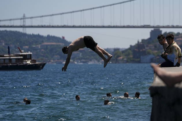 People cool off at Emirgan coast amid summer heatwave in Istanbul ISTANBUL, TURKIYE - JULY 19: People swim and cool off in the waters of the Bosporus at the Emirgan coast in the Sariyer district of Istanbul, Turkiye, on July 19, 2026. Choked by sweltering summer temperatures hitting the city, locals and visitors flocked to the coastal parks and beaches to seek relief from the intense heat wave. Arife Karakum Anadolu Istanbul Turkey. Editorial use only. Please get in touch for any other usage.  Copyright: x2026xAnadoluxArifexKarakumx