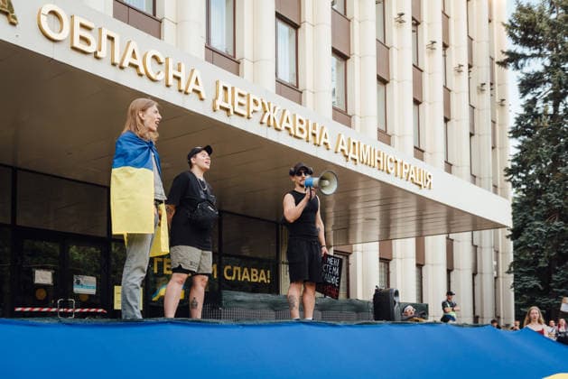 July 18, 2026, Dnipro, Dnipropetrovsk Oblast, Ukraine: Demonstrators holding banners rallied to protest the resignation of Ukrainian Defence Minister Mykhailo Fedorov. After President Zelenskyy announced a government reshuffle on July 12, Defence Minister Mykhailo Fedorov resigned on July 15. His departure triggered nationwide protests, with crowds urging the President to keep Fedorov in office. Dnipro Ukraine - ZUMAp259 20260718_zip_p259_013 Copyright: xDenxPolyakovx