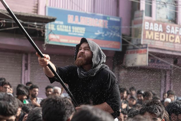 July 19, 2026, Budgam, Jammu And Kashmir, India: A Shiite Muslim waves a religious flag during a procession on the fourth day of Safar in Magam. Safar, the second month of the Islamic calendar, follows Muharram and continues the mourning of Imam Hussain. According to Shia tradition, the 4th of safar, 61 AH, marks the imprisonment of the Prophet s household (Ahl al-Bayt) in Kufa under the orders of Ubaydullah ibn Ziyad after the Battle of Karbala. Budgam India  - ZUMAa205 20260719_zip_a205_012 Copyright: xAdilxAbassx