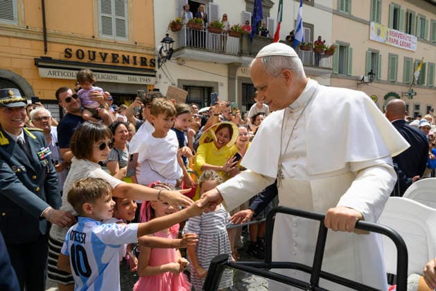 ITALY - POPE LEO XIV LEADING THE ANGELUS PRAYER IN CASTEL GANDOLFO NEAR ROME - 2026 7 19 Italy, Albano , Vatican, 2026 7 19 Pope Leo XIV leading the Angelus prayer in Castel Gandolfo near Rome, EDITORIAL USE ONLY - NO BOOKS Copyright: xVATICANxMEDIAx