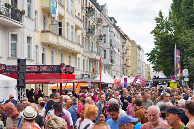 Berlin,18.07.2026,zum 32. Mal lädt der Regenbogenfonds e.V. dieses Jahr zum Lesbisch-schwulen Stadtfest ein, mitten im legendären Regenbogenkiez rund um den Nollendorfplatz in Berlin-Schöneberg. *** Berlin, July 18, 2026—For the 32nd time, the Regenbogenfonds e.V. is hosting this year’s Lesbian and Gay City Festival in the heart of the legendary Rainbow Neighborhood around Nollendorfplatz in Berlin-Schöneberg.