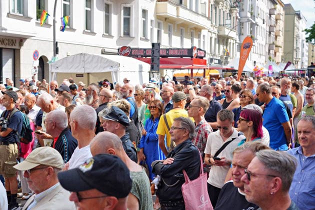 Berlin,18.07.2026,zum 32. Mal lädt der Regenbogenfonds e.V. dieses Jahr zum Lesbisch-schwulen Stadtfest ein, mitten im legendären Regenbogenkiez rund um den Nollendorfplatz in Berlin-Schöneberg. *** Berlin, July 18, 2026—For the 32nd time, the Regenbogenfonds e.V. is hosting this year’s Lesbian and Gay City Festival in the heart of the legendary Rainbow Neighborhood around Nollendorfplatz in Berlin-Schöneberg.