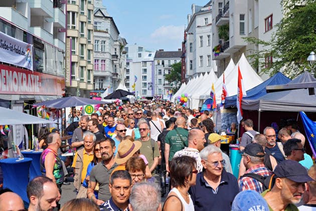 Berlin,18.07.2026,zum 32. Mal lädt der Regenbogenfonds e.V. dieses Jahr zum Lesbisch-schwulen Stadtfest ein, mitten im legendären Regenbogenkiez rund um den Nollendorfplatz in Berlin-Schöneberg. *** Berlin, July 18, 2026—For the 32nd time, the Regenbogenfonds e.V. is hosting this year’s Lesbian and Gay City Festival in the heart of the legendary Rainbow Neighborhood around Nollendorfplatz in Berlin-Schöneberg.
