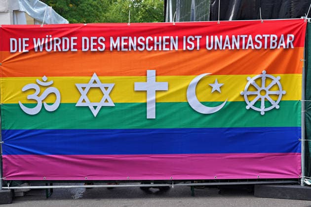 Berlin,18.07.2026,zum 32. Mal lädt der Regenbogenfonds e.V. dieses Jahr zum Lesbisch-schwulen Stadtfest ein, mitten im legendären Regenbogenkiez rund um den Nollendorfplatz in Berlin-Schöneberg. *** Berlin, July 18, 2026—For the 32nd time, the Regenbogenfonds e.V. is hosting this year’s Lesbian and Gay City Festival in the heart of the legendary Rainbow Neighborhood around Nollendorfplatz in Berlin-Schöneberg.