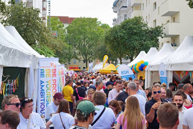 Berlin,18.07.2026,zum 32. Mal lädt der Regenbogenfonds e.V. dieses Jahr zum Lesbisch-schwulen Stadtfest ein, mitten im legendären Regenbogenkiez rund um den Nollendorfplatz in Berlin-Schöneberg. *** Berlin, July 18, 2026—For the 32nd time, the Regenbogenfonds e.V. is hosting this year’s Lesbian and Gay City Festival in the heart of the legendary Rainbow Neighborhood around Nollendorfplatz in Berlin-Schöneberg.