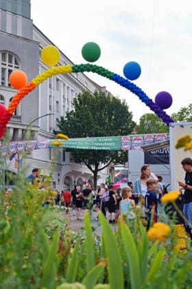 Berlin,18.07.2026,zum 32. Mal lädt der Regenbogenfonds e.V. dieses Jahr zum Lesbisch-schwulen Stadtfest ein, mitten im legendären Regenbogenkiez rund um den Nollendorfplatz in Berlin-Schöneberg. *** Berlin, July 18, 2026—For the 32nd time, the Regenbogenfonds e.V. is hosting this year’s Lesbian and Gay City Festival in the heart of the legendary Rainbow Neighborhood around Nollendorfplatz in Berlin-Schöneberg.