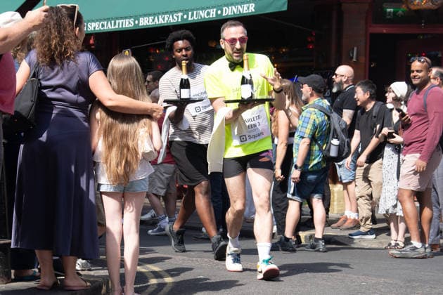 News Themen der Woche KW29 SOHO Waiters Race at SOHO, London, UK - Sun 19 July 2026 Waiters from various London restaurants take part in the annual SOHO Waiters Race, balancing a champagne bottle and a glass around SOHO in London, England, UK on Sunday 19 July 2026 as part of the SOHO Village Fete., Credit:Justin Ng Avalon UK, England, London, SOHO  Copyright: xJustinxNgx xAvalonx 1117372218