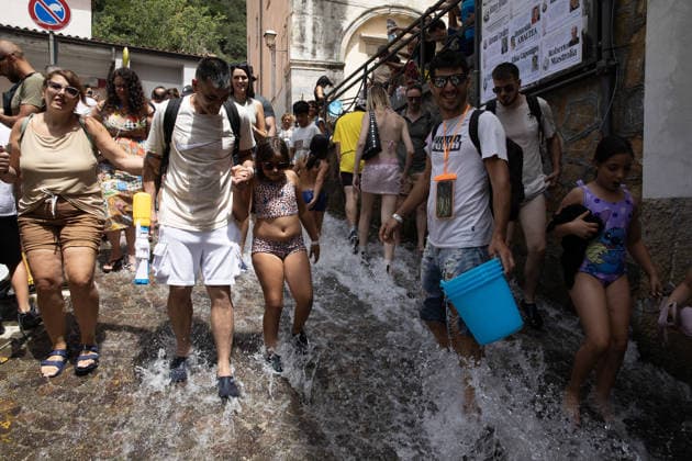 La Chiena traditional summer war with water in Italy CAMPAGNA, ITALY - JULY 19: People are seen during the event called La Chiena , one of the most characteristic traditions of Campagna, near Salerno, Italy on July 19, 2026. During the summer, the waters of the Tenza River are diverted through an ancient artificial canal and made to flow along the streets of the historic center. This custom was born centuries ago with the aim of cleaning the streets from dust and waste. Iso Ekle Anadolu Campania Italy. Editorial use only. Please get in touch for any other usage.  Copyright: x2026xAnadoluxIsoxEklex