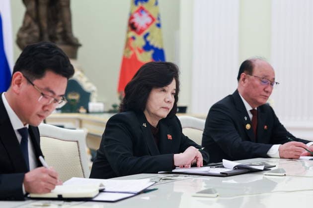 RUSSIA, MOSCOW - JULY 19, 2026: North Korea s Minister of Foreign Affairs Choe Son Hui (C) hands during a meeting with Russia s President Vladimir Putin (not pictured) Moscow Russia  - ZUMAt113 20260719_zaa_t113_229 Copyright: xAlexanderxShcherbakx