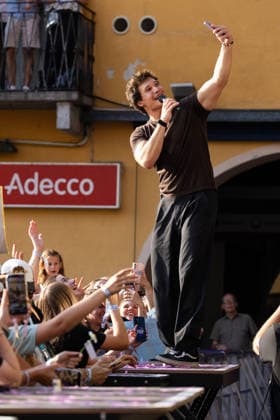19.07.2026, Locarno, Piazza Grande, Moon and Stars 2026 Locarno: Wincent Weiss, Wincent Weiss (lead vocals) interacting with the fans Locarno Piazza Grande Ticino Switzerland *** July 19, 2026, Locarno, Piazza Grande, Moon and Stars 2026 Locarno Wincent Weiss, Wincent Weiss on lead vocals interacting with the fans at Piazza Grande in Locarno, Ticino, Switzerland Copyright: xJustPictures.ch FrancescoxMinghettix 1080251213st