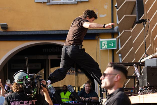 19.07.2026, Locarno, Piazza Grande, Moon and Stars 2026 Locarno: Wincent Weiss, Wincent Weiss (lead vocals) interacting with the fans Locarno Piazza Grande Ticino Switzerland *** July 19, 2026, Locarno, Piazza Grande, Moon and Stars 2026 Locarno Wincent Weiss, Wincent Weiss on lead vocals interacting with the fans at Piazza Grande in Locarno, Ticino, Switzerland Copyright: xJustPictures.ch FrancescoxMinghettix 1080251246st