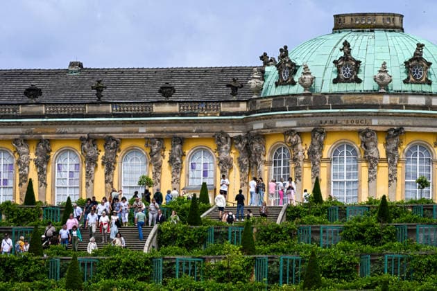 Tourismus Weltkulturerbe Architektur Ferienzeit 20.01.2026 Potsdam Landeshauptstadt Schlosspark Sanssouci Neues Palais Stiftung Preußische Schlösser und Gärten Weltkulturerbe Große Fontäne Weinberg Schloss Sanssouci Potsdam Schlosspark Sanssouci GER *** Tourism, World Heritage Site, Architecture, Vacation Season, January 20, 2026, Potsdam, State Capital, Sanssouci Palace Park, New Palace, Prussian Palaces and Gardens Foundation, World Heritage Site, Great Fountain, Vineyard, Sanssouci Palace, Potsdam, Sanssouci Palace Park, GER