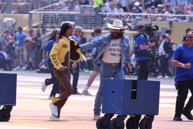 RECORD DATE NOT STATED 2026 World Cup Final - Post Malone At Closing Ceremony - USA Post Malone performs during the Closing ceremony ahead of the FIFA World Cup 2026 final football match between Spain and Argentina on July 19, 2026 in East Rutherford, NJ, USA. Photo by Charles Guerin ABACAPRESS.COM East Rutherford NJ United States  Copyright: xGuerinxCharles ABACAx