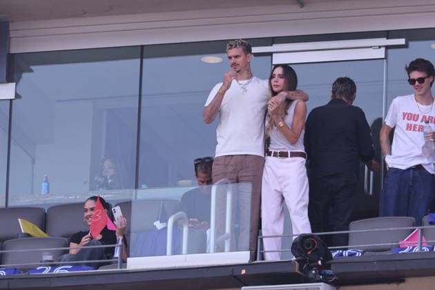2026 World Cup Final - Beckham Family In The Stands - USA Victoria Beckham with her sons Romeo and Cruz Beckham in the stands during the Closing ceremony ahead of the FIFA World Cup 2026 final football match between Spain and Argentina on July 19, 2026 in East Rutherford, NJ, USA. Photo by Charles Guerin ABACAPRESS.COM East Rutherford NJ United States  Copyright: xGuerinxCharles ABACAx