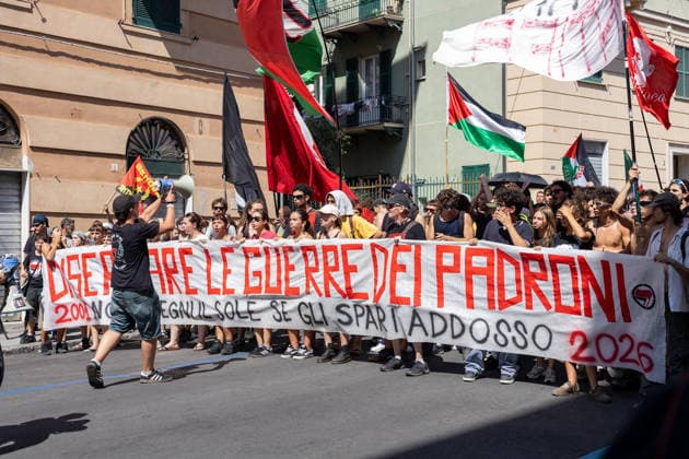 News - Genoa G8 25th anniversary protest Genoa, July 19, 2026, banner of the student section Genoa City centre Italy Copyright: xMattiaxDavidxRinaldix xLiveMediax LPN_2573724