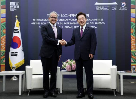 Lee meets UNESCO chief Lee meets UNESCO chief President Lee Jae Myung (R) poses for a photo with Khaled El-Enany, director general of the U.N. Educational, Scientific and Cultural Organization, during their meeting in the southeastern port city of Busan on July 19, 2026. (Yonhap) 2026-07-20 08:15:16 < 1980-2026 YONHAPNEWS AGENCY. .> ºÎ»ê±¤¿ª½Ã EDITORIAL USE ONLY  Copyright: xx PYH2026072000730031500 YonhapxNewsx yonphotos254612