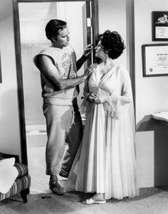 Charlton Heston, Ava Gardner, on-set of the Film, Earthquake , Universal Pictures, 1974  Copyright: xABxArchivesx jtv013912