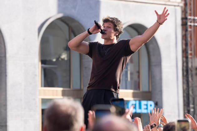 19.07.2026, Locarno, Piazza Grande, Moon and Stars, Wincent Weiss Locarno Piazza Grande Ticino Switzerland *** July 19, 2026, Locarno, Piazza Grande, Moon and Stars, Wincent Weiss, Locarno, Piazza Grande, Ticino, Switzerland Copyright: xJustPictures.ch AlexanderxRaemyx jp-de-AlRa-DSC00220