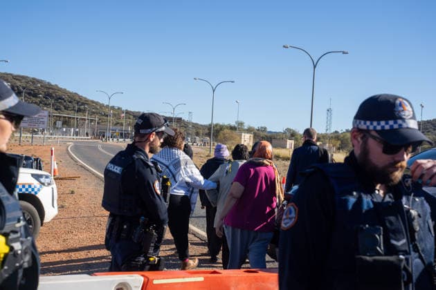 CLOSE PINE GAP PROTEST ALICE SPRINGS, Hundreds of protesters convoy during the three-day Close Pine Gap symposium in Alice Springs, Northern Territory, Monday, July 20, 2026. Those gathered are calling for the closure of the US military intelligence base Pine Gap, for an end to the US alliance, and for the sacred land the base occupies to be returned to Arrernte custodians, who never consented to the base. ( NO ARCHIVING ALICE SPRINGS NORTHERN TERRITORY AUSTRALIA  Copyright: xRHETTxHAMMERTONx 20260720115531163907