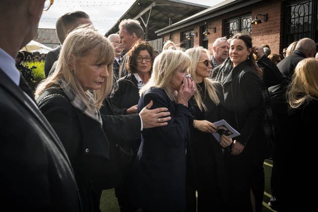 DERRYN HINCH STATE FUNERAL, Annette Philpott is consoled after a State Funeral Service for Derryn Hinch at the Timber Yard, Melbourne, Monday, July 20, 2026. . Outspoken media figure and former senator Derryn Hinch has died at the age of 82 after a long and public health battle. ( NO ARCHIVING MELBOURNE VICTORIA AUSTRALIA  Copyright: xCHRISTOPHERxHOPKINSx 20260720179483572243