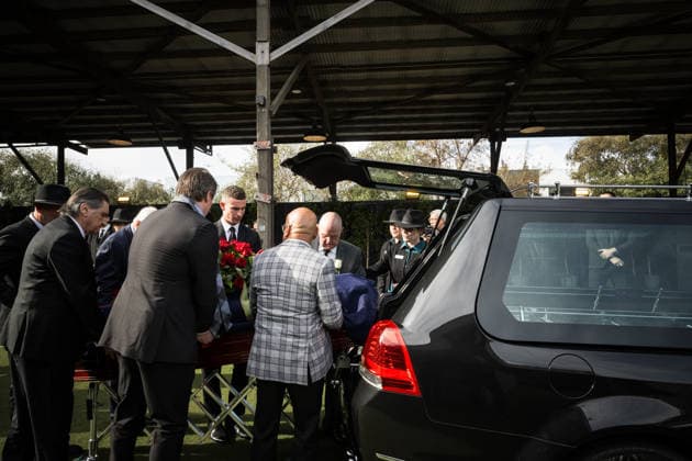DERRYN HINCH STATE FUNERAL, Pall bearers bring Derryn Hinch™s casket to the hearse during a State Funeral Service for Derryn Hinch at the Timber Yard, Melbourne, Monday, July 20, 2026. . Outspoken media figure and former senator Derryn Hinch has died at the age of 82 after a long and public health battle. ( NO ARCHIVING MELBOURNE VICTORIA AUSTRALIA  Copyright: xCHRISTOPHERxHOPKINSx 20260720181875888400