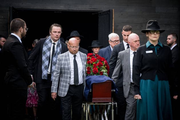 DERRYN HINCH STATE FUNERAL, Pall bearers bring Derryn Hinch™s casket to the hearse during a State Funeral Service for Derryn Hinch at the Timber Yard, Melbourne, Monday, July 20, 2026. . Outspoken media figure and former senator Derryn Hinch has died at the age of 82 after a long and public health battle. ( NO ARCHIVING MELBOURNE VICTORIA AUSTRALIA  Copyright: xCHRISTOPHERxHOPKINSx 20260720195546170148