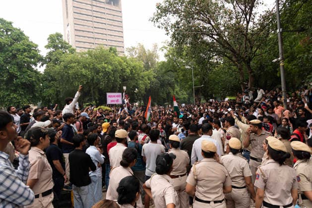 July 20, 2026, New Delhi, Delhi, India: Supporters of India s Cockroach Janta Party (CJP) gather before a march to Parliament during a protest demanding the resignation of Education Minister Dharmendra Pradhan over alleged exam paper leaks. Members of the Rapid Action Force (RAF) are deployed at the protest site near Jantar Mantar in New Delhi, India. New Delhi India - ZUMAt180 20260720_zip_t180_008 Copyright: xJaixThakurx