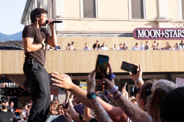 Wincent Weiss live auf dem Musikfestival Moon&Stars 2026 auf der Piazza Grande. Locarno, 19.07.2026 *** Wincent Weiss live at the Moon Stars 2026 Music Festival on Piazza Grande in Locarno, July 19, 2026 Foto:xA.xRaemyx xFuturexImagex weiss_6710