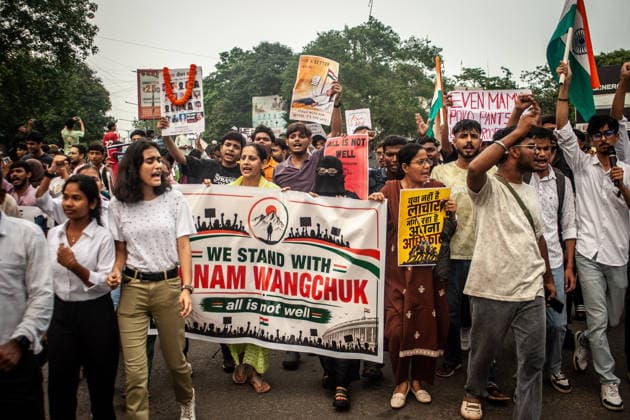 News Themen der Woche KW29 Protest held in solidarity with hospitalized activist Sonam Wangchuk in Jamshedpur - 19 Jul 2026 Protesters hold placards expressing their opinions during a demonstration. The protest was organized in solidarity with the Indian activist Sonam Wangchuk, who was on a hunger strike at Jantar Mantar, Delhi, and recently got taken to the hospital by the Delhi Police because of his deteriorating health, which led to a nationwide protest. Sonam is demanding the resignation of Indian Minister of Education Dharmendra Pradhan because of recent NEET paper leaks which effected lakhs of students nationwide in India. Jamshedpur India Copyright: xYousufxSarfarazx xSOPAxImagesx EDUCATION_PROTEST_YSARFARAZ-12